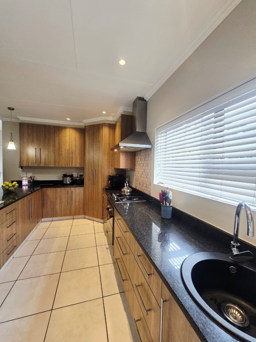 3 Bedroom Property for Sale in Earls Court Lifestyle Estate Western Cape